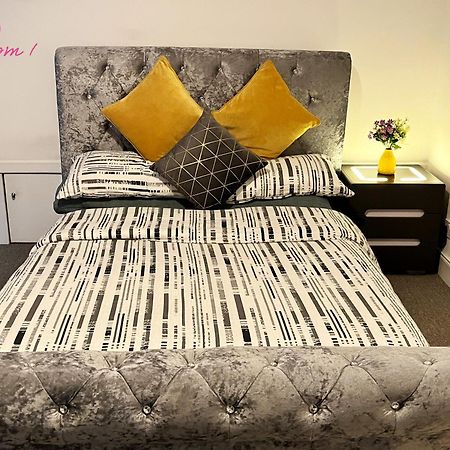 2 Bedrooms Entire Apartment Self Check In Kelty Εξωτερικό φωτογραφία