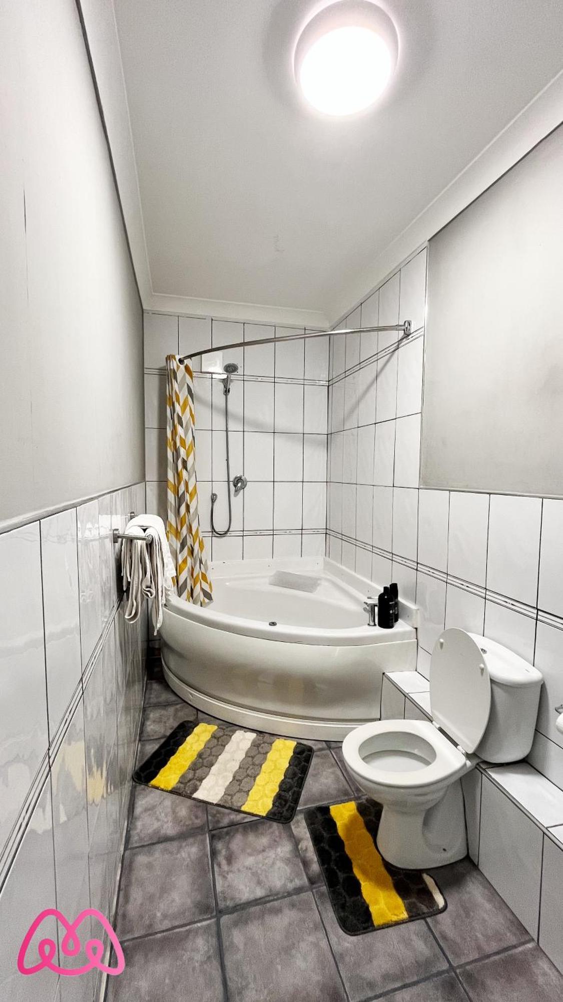 2 Bedrooms Entire Apartment Self Check In Kelty Εξωτερικό φωτογραφία