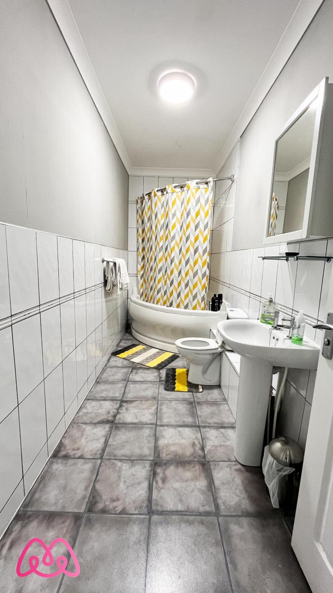 2 Bedrooms Entire Apartment Self Check In Kelty Εξωτερικό φωτογραφία
