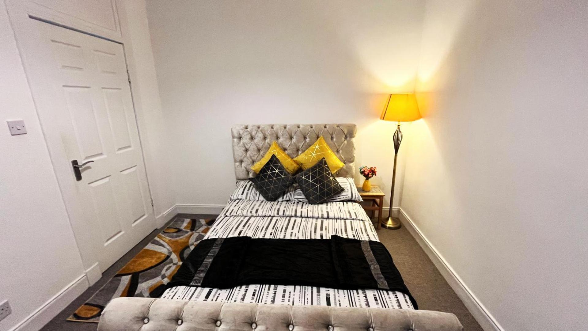 2 Bedrooms Entire Apartment Self Check In Kelty Εξωτερικό φωτογραφία